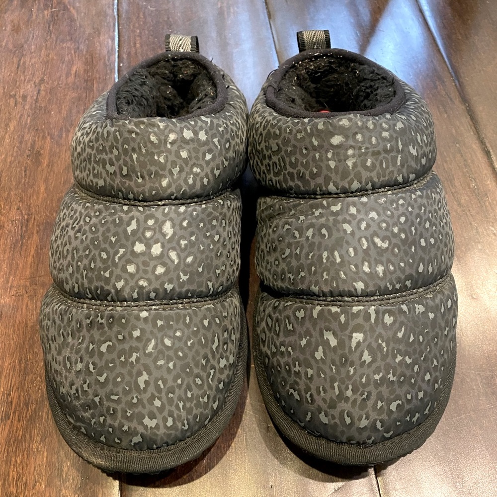 Sorel Womens booties “Go Bodega Run Faux Fur Lined Slipper”